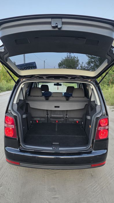 Продаи Volkswagen Touran 2009 року