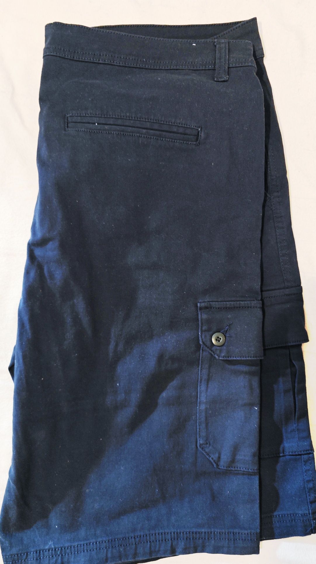 Calções bermudas novas com bolsos laterais em sarja
Xl n 48 n 50
Fabri