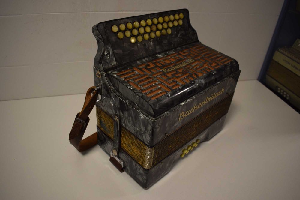 Concertina da Marca Bachenbulach Tel 3 voz