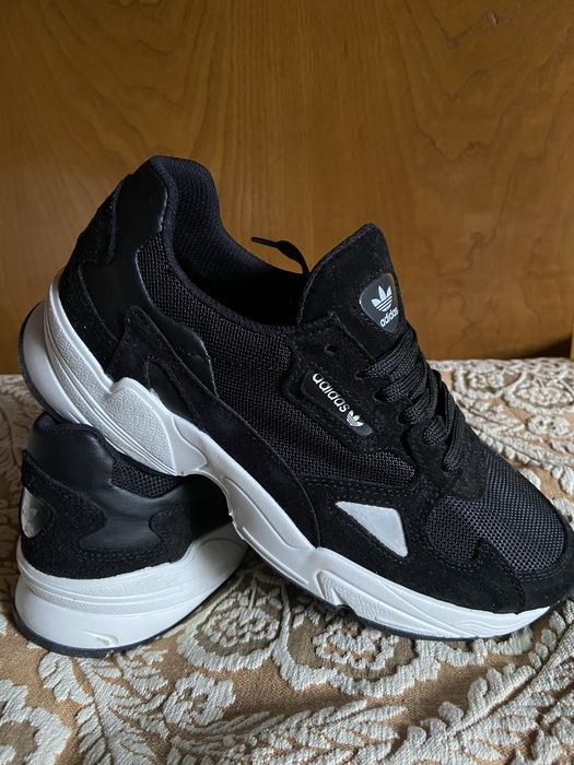 Adidas Novas tamanho 40