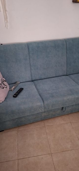Vendo sofa cama 3 lugares e frigorífico para desocupar...