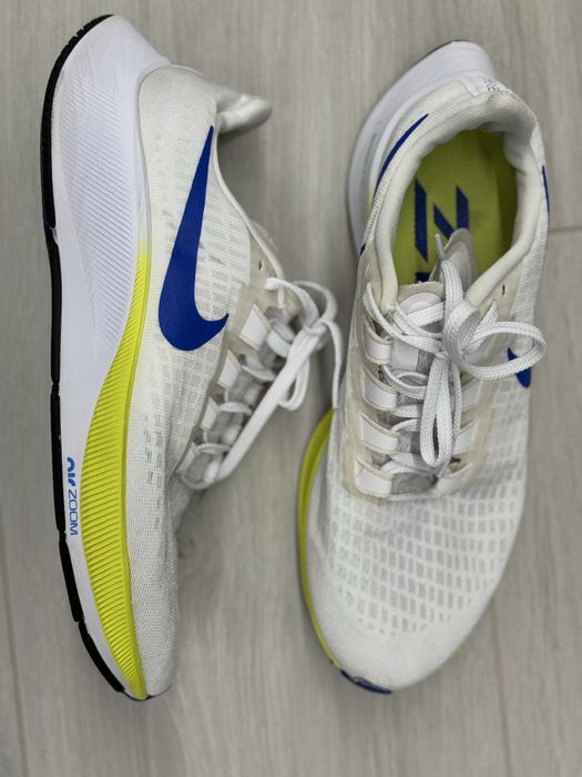Продам кроссовки Nike