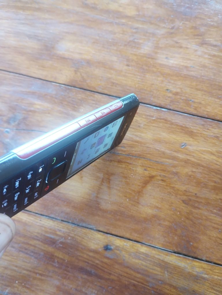 Nokia x2-00 телефон