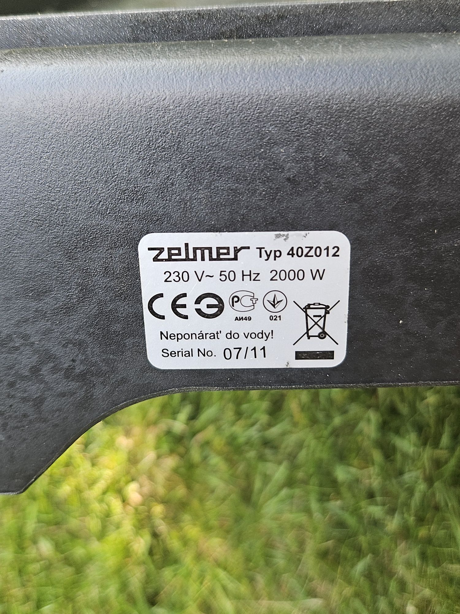 Sprzedam  gryla  elektrycznego ZELMER mało używany .