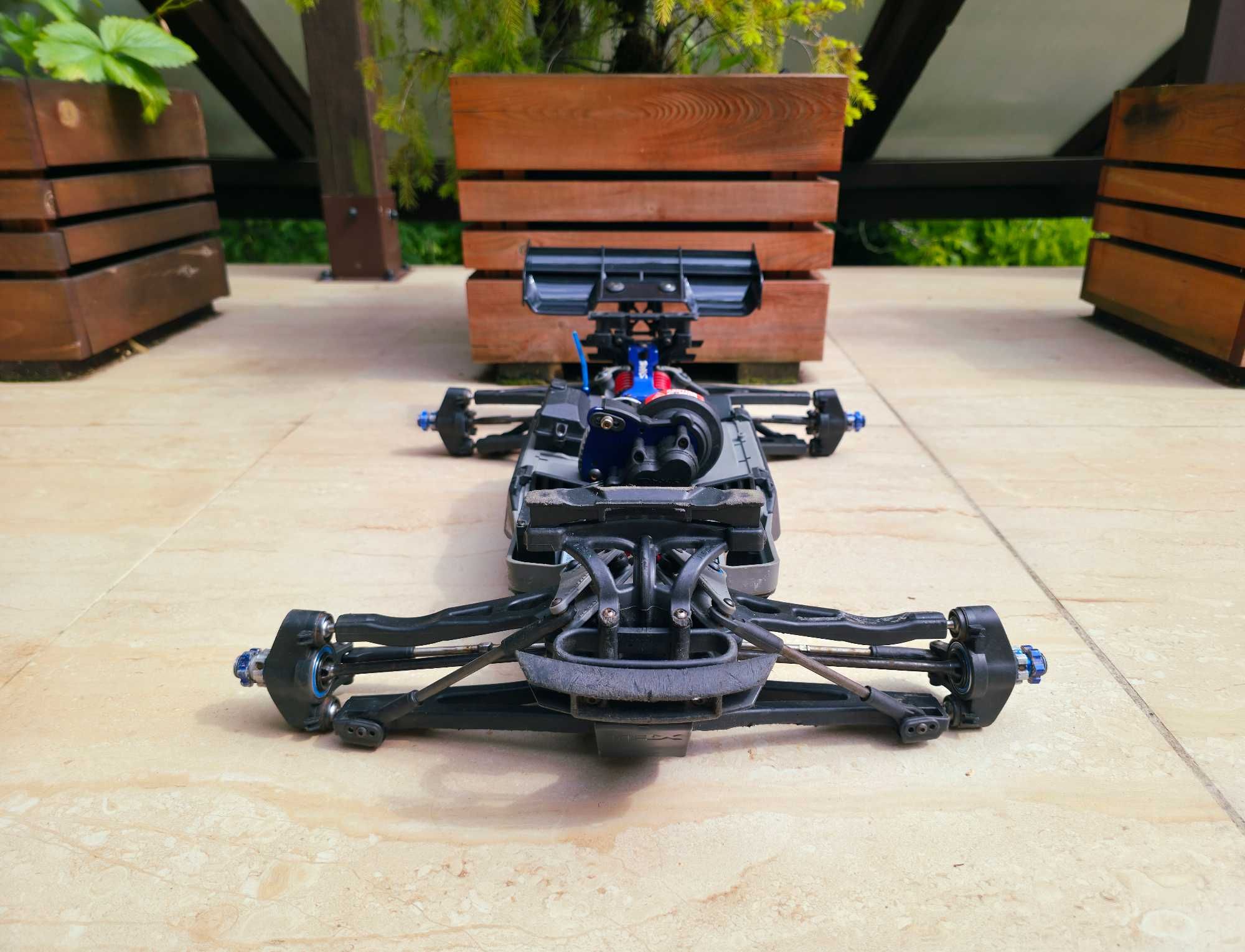 Traxxas E-Revo 2.0 podwozie modelu RC + serwo SRT CL6023