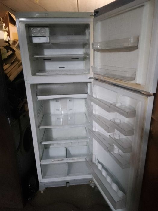 Продам Холодильник  ARISTON