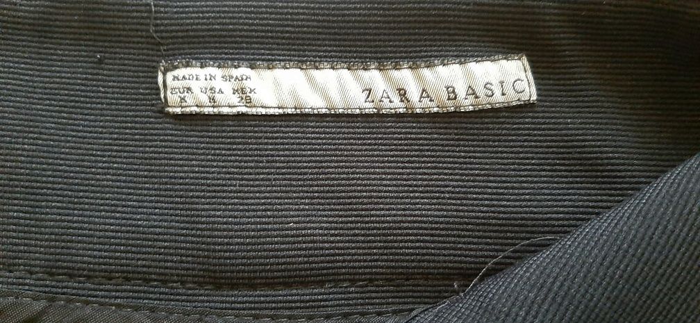 Krótka  klasyczna spódniczka  Zara