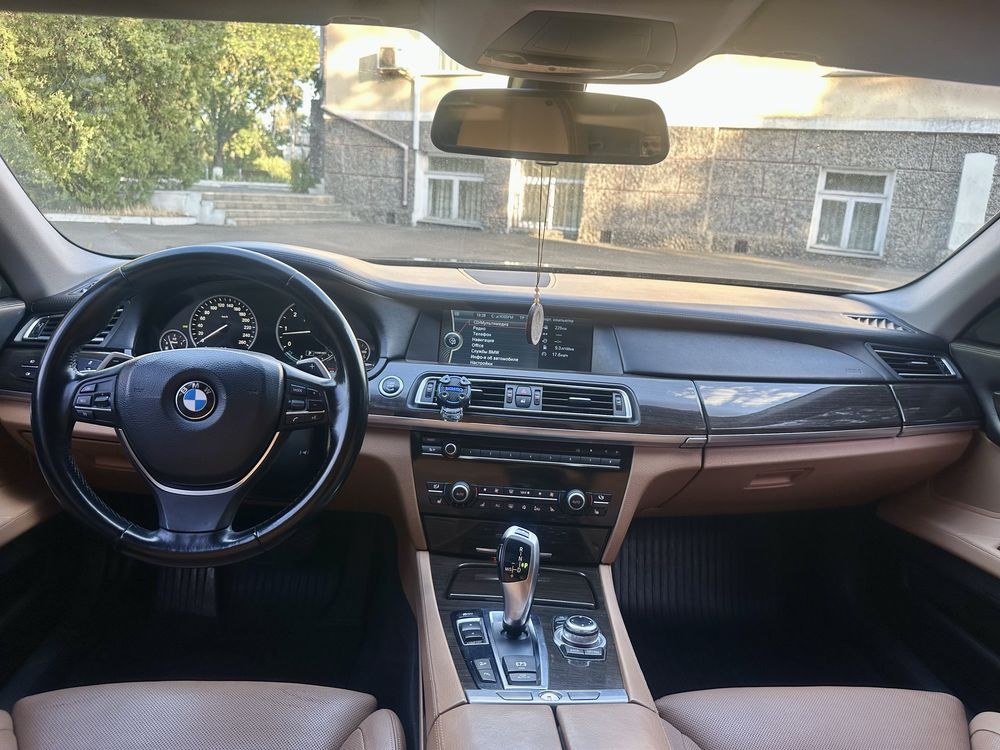 BMW 7  дизель. 740xDrive повний привід