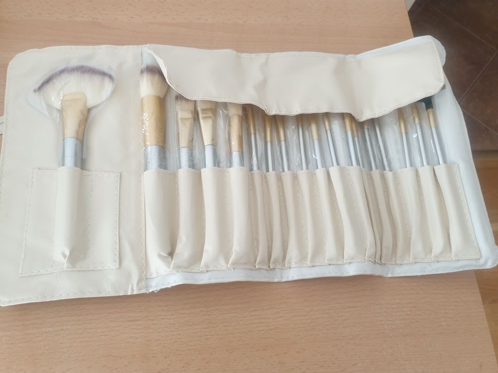 Zestaw pędzli 28 szt. - prawie wszystkie nieużywane