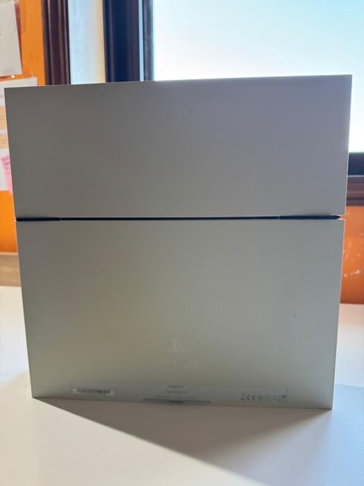 PS4 Glacier White 500GB + 4 Jogos | Como Nova com Caixa Original