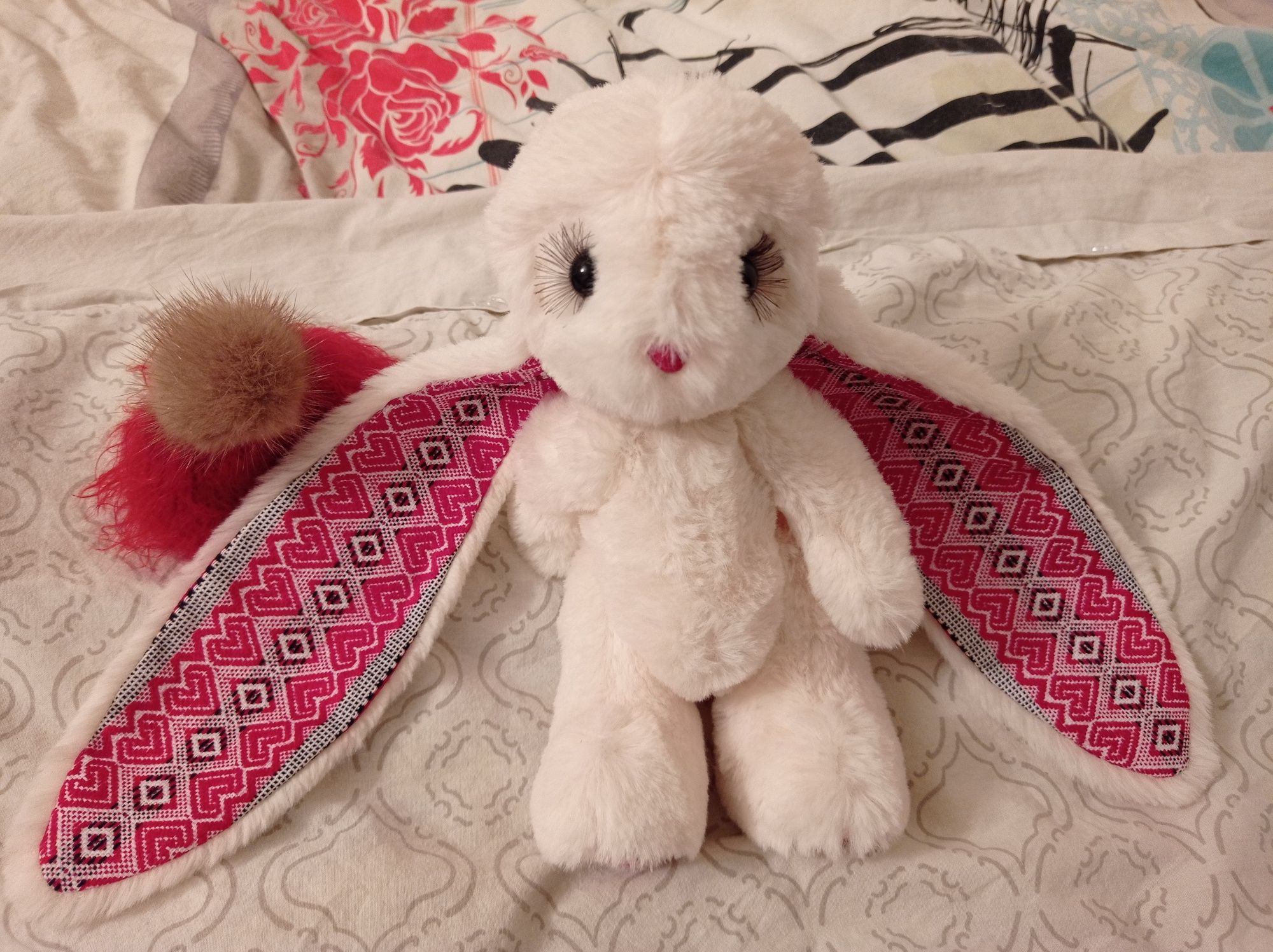 Заяц  кролик  патриотическая  сувенирная игрушка  с вышиванкой
