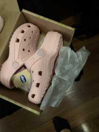 Vendo crocs chicco novas