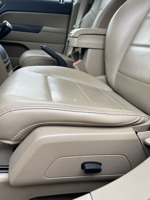 Салон сидіння шкіра бежевий комплект Jeep Compass-Patriot 2011-16 USA