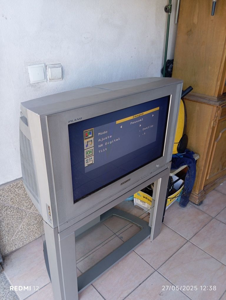 Televisão com móvel 32 polgadas