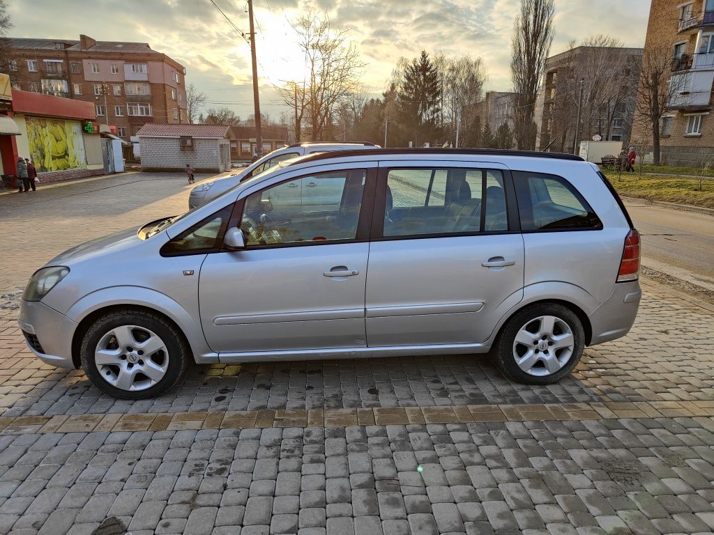 Продам автомобіль Opel Zafira B 2005