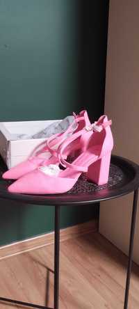 Nowe buty różowe koturny czółenka