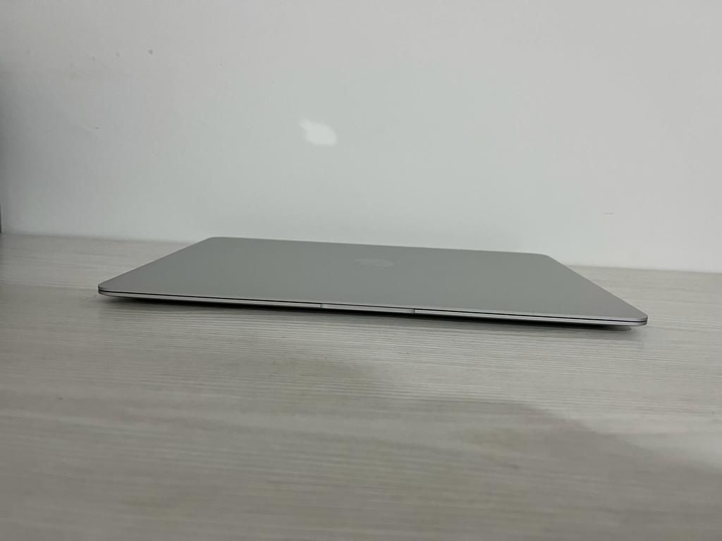 MacBook Air 13 1.6G I5 256GB SILVER