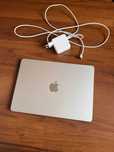 Apple MacBook Air 13 M2 8-core CPU 
8-core GPU / 16GB RAM / 256GB SSD