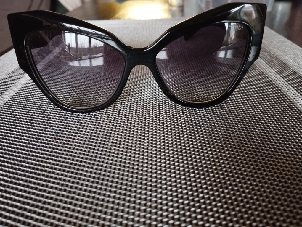 Жіночі сонцезахисні окуляри