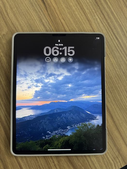 Ipad Pro M1 12,9 cala wifi 5g klawiatura Logitech ComboTouch