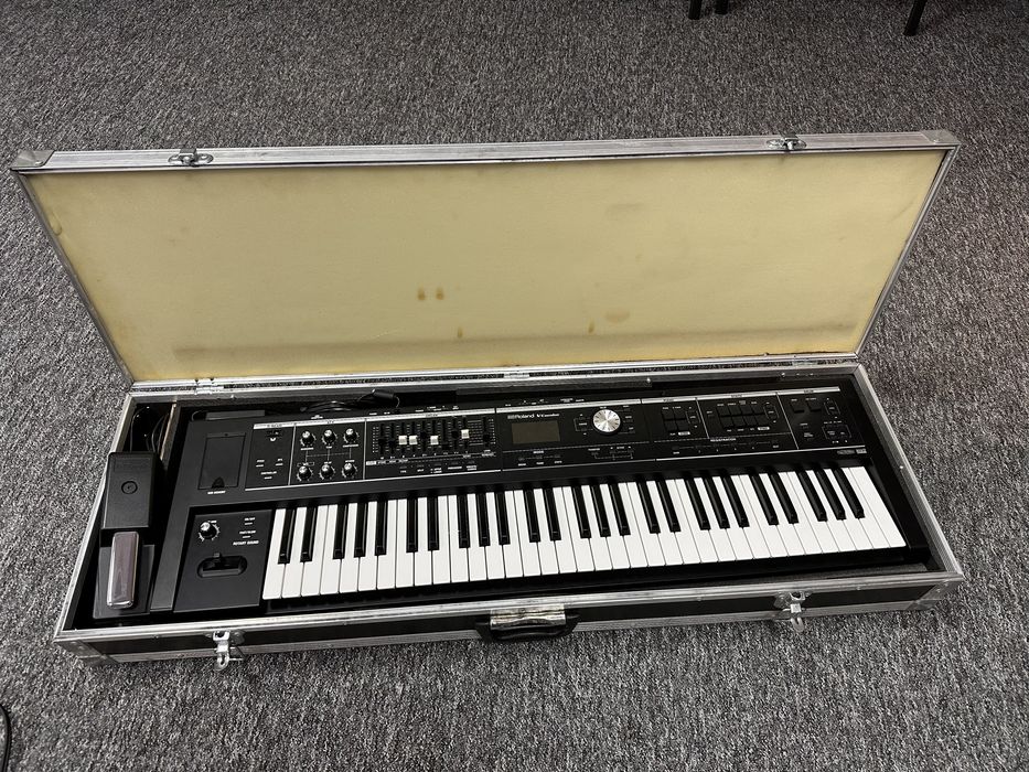 Sprzedam Roland VR-09 V-Combo – świetny keyboard do grania na żywo!