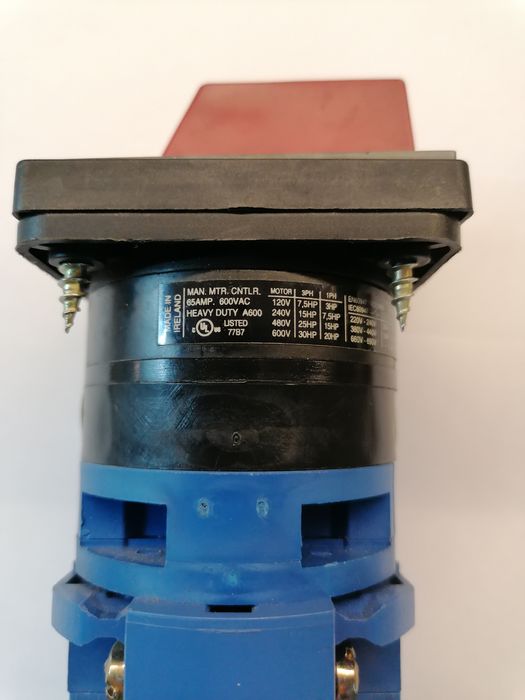 Przełącznik krzywkowy 12-24V