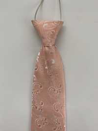 Krawat dla chłopca nowy 6,5 cm szerokość, 34 długość, kolor róż