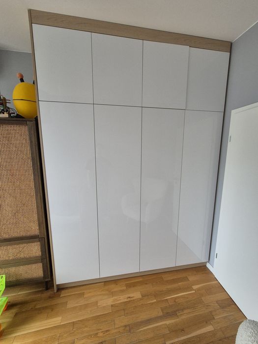 Nowoczesna szafa w zabudowie. Stan Ideał.