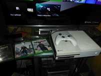 Konsola XBOX ONE-Zasilacz -Pad-Gry.