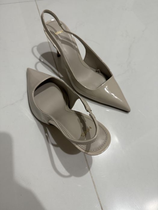 Туфлі-лодочки в бежевому кольорі Mango