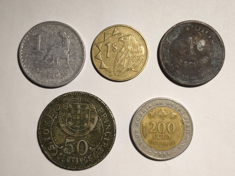 Lote de Moedas Africanas: Moçambique, Angola, STP e Namíbia