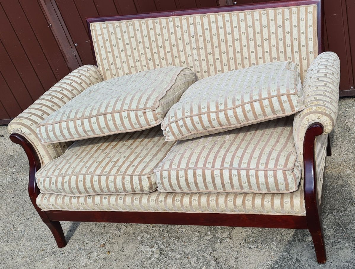 Piekna eklektyczna sofa Wiedeńska kolor drewna Wisniowy