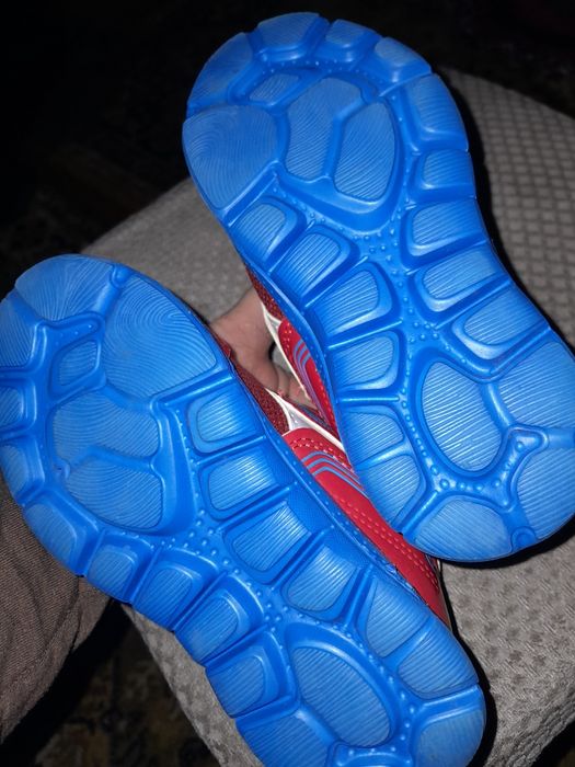 Продам нові кросівки,27 розмір!