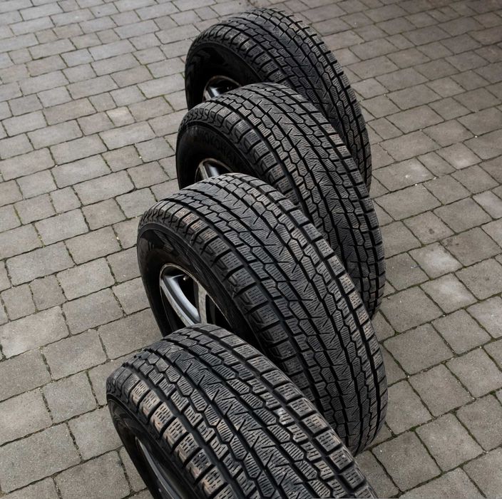 Зимові шини Yokohama(ICE GUARD)Японія оригінал 235/65/R17.М'яка резина