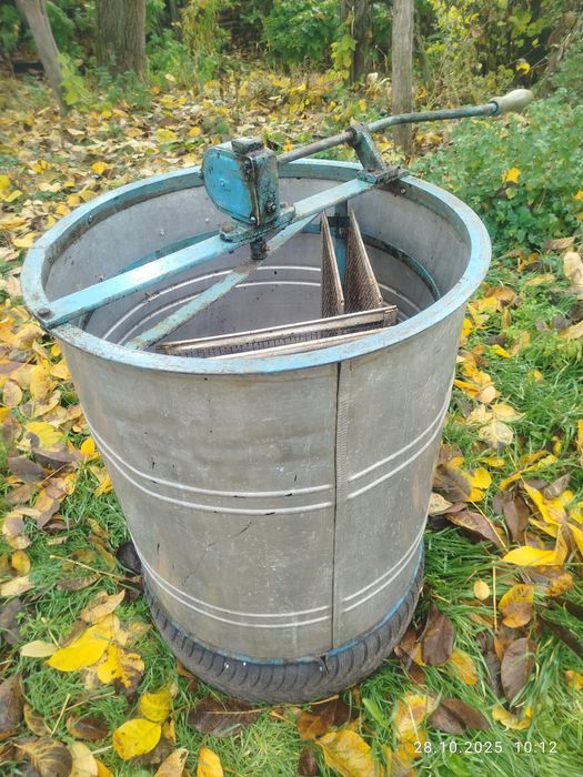 Медогонка на дві рамки