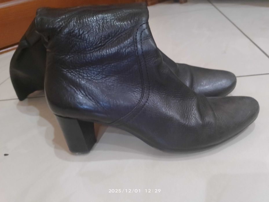 шкіряні демісезонні сапоги