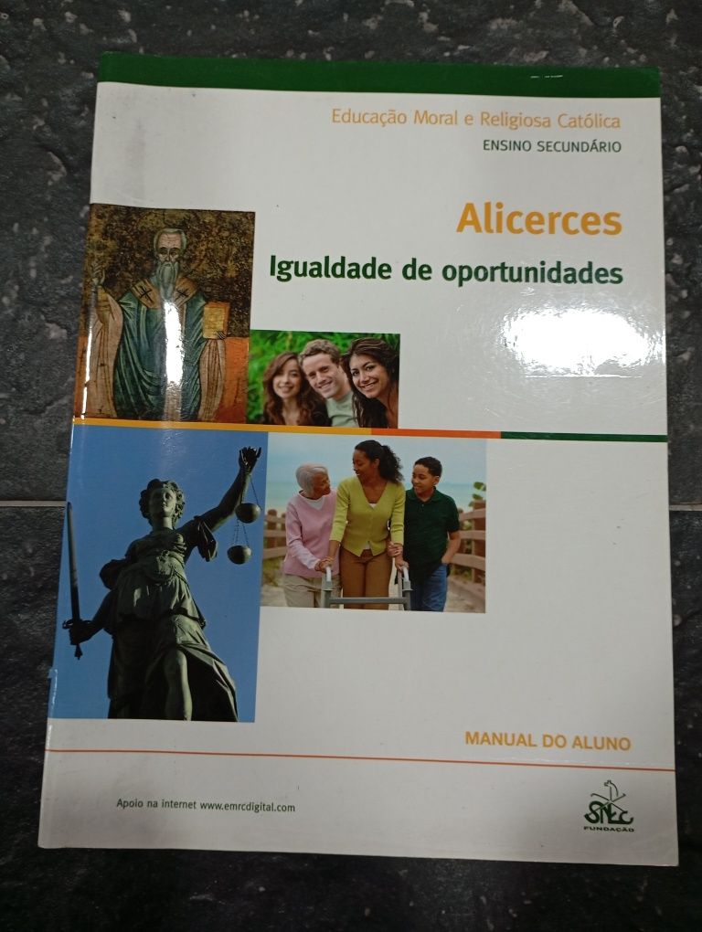 Livro escolar de religião e moral
