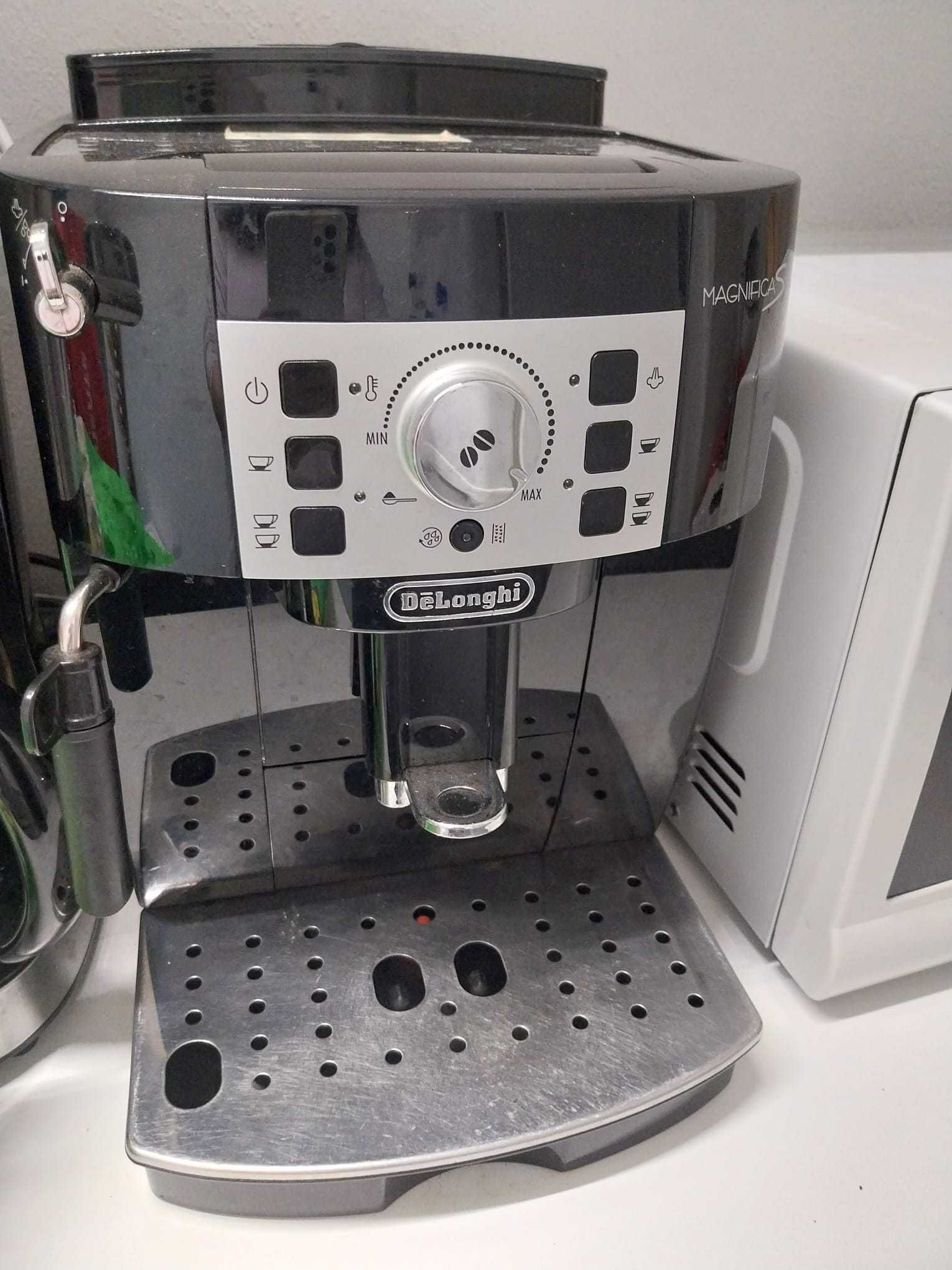 Maquina café, microondas e outros artigos para a casa