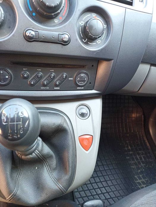 Рено Грант сценік