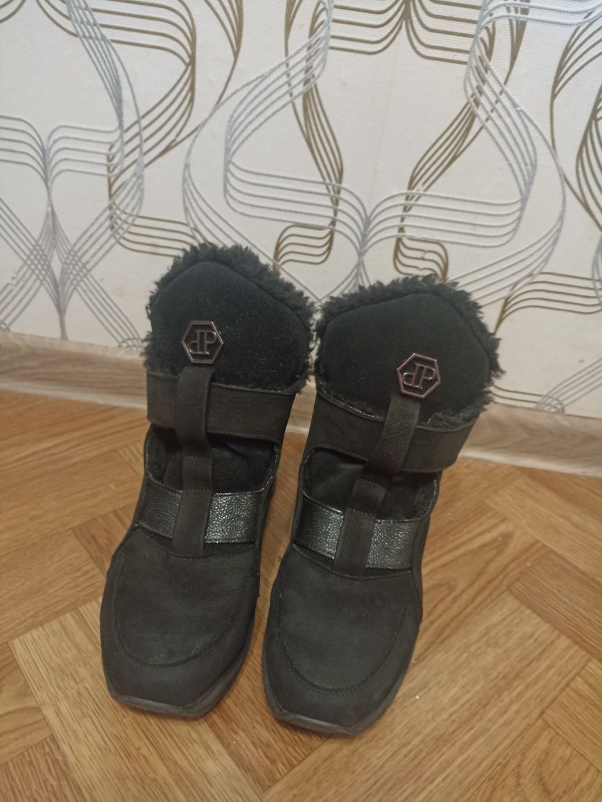 Взуття зимове жіноче