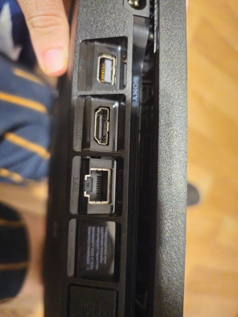 Продаю свою ігрову консось PS 4 slim 512