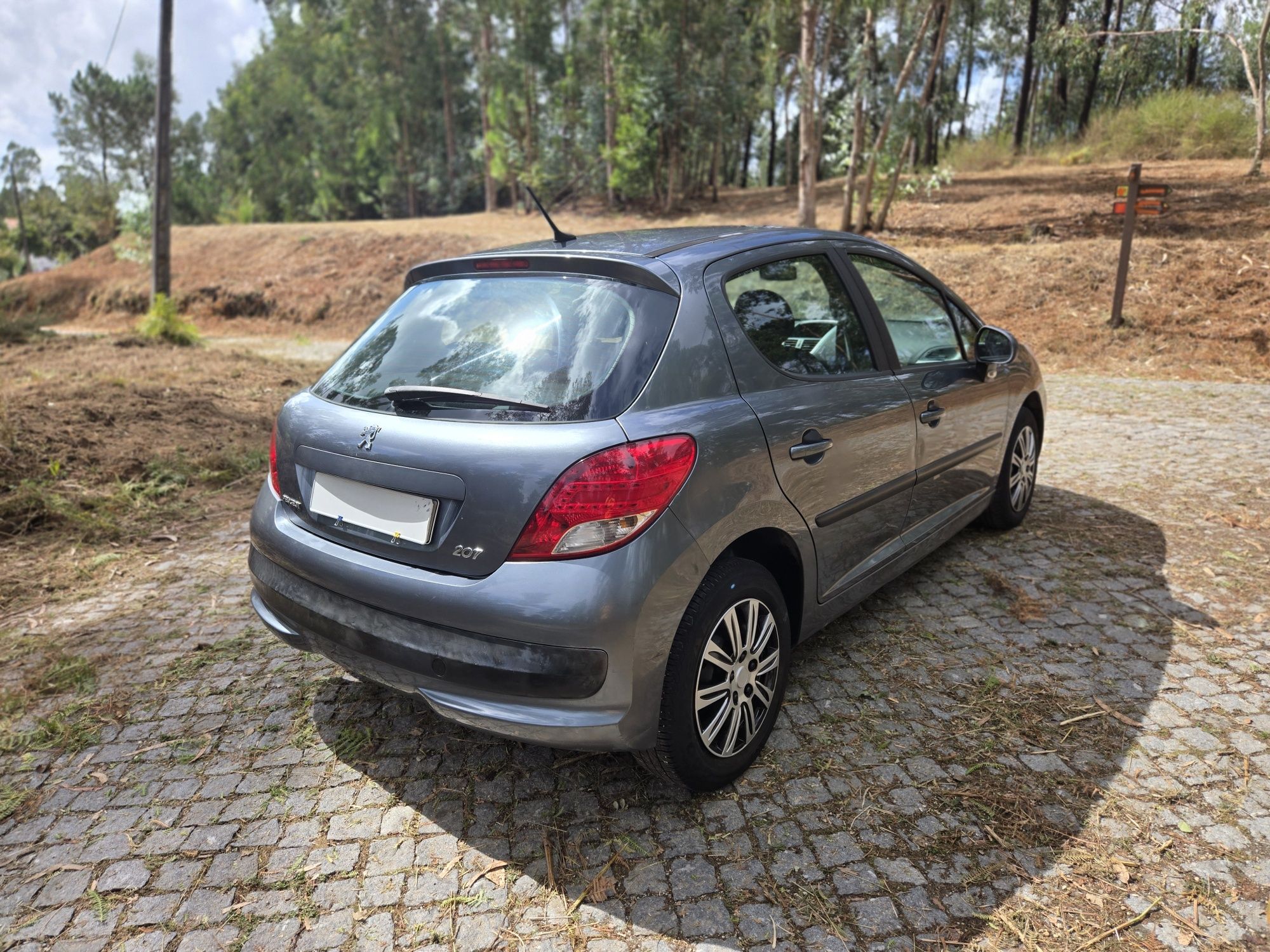 Carro completo em excelente estado revisado sem nada a apontar