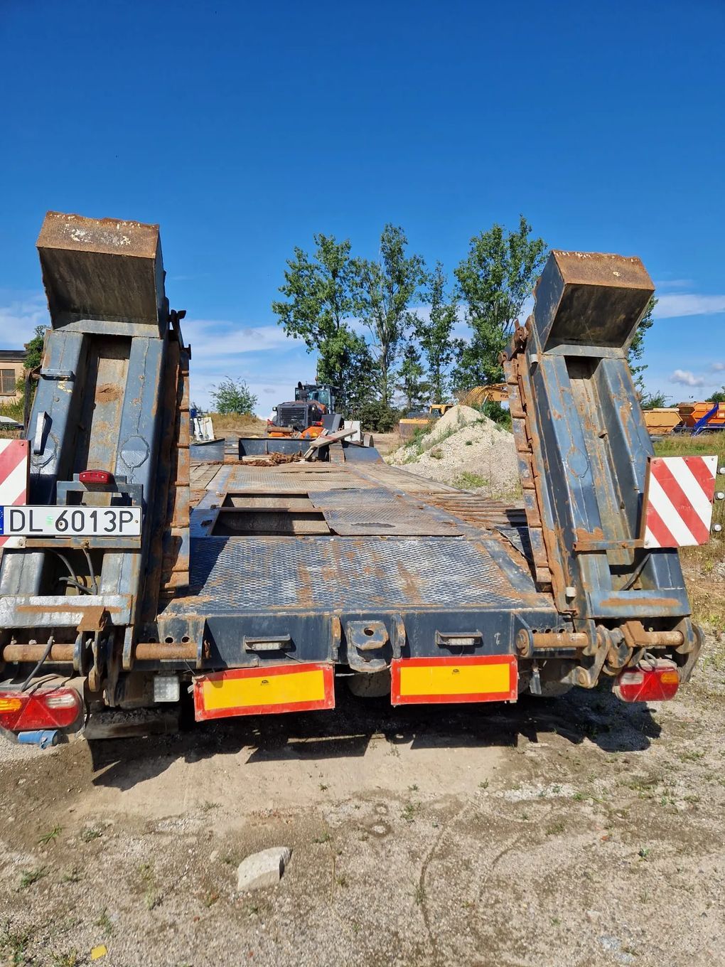 Mercedes-Benz AROCS  Zestaw pojazdów Mercedes Arocs oraz przyczepa Zremb