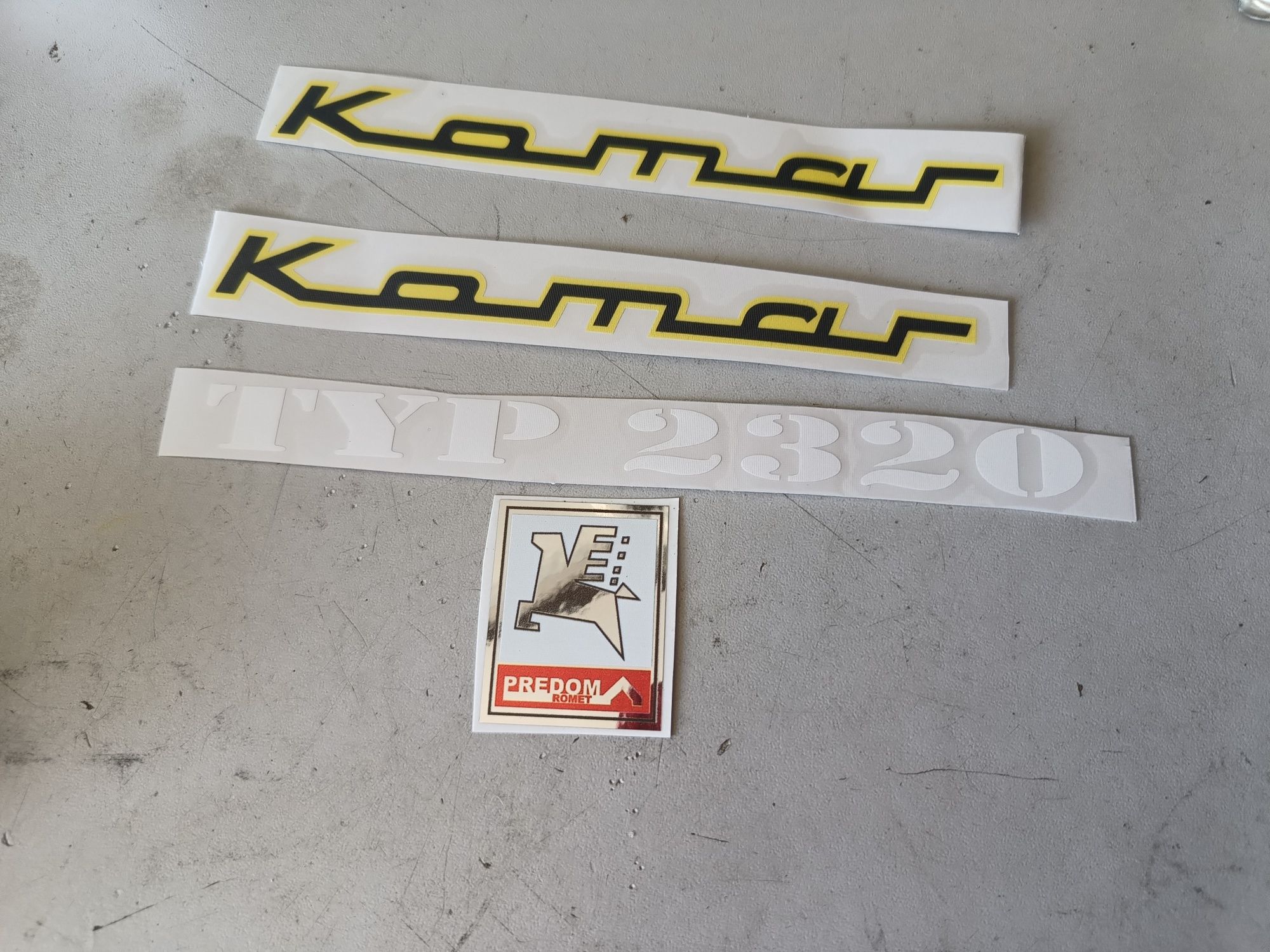 Kpl naklejek komar sztywniak pedalak komar 2320