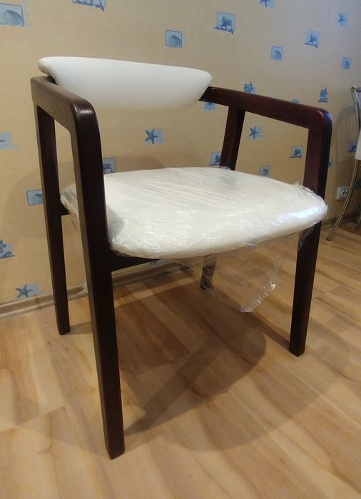 Авторские стулья.