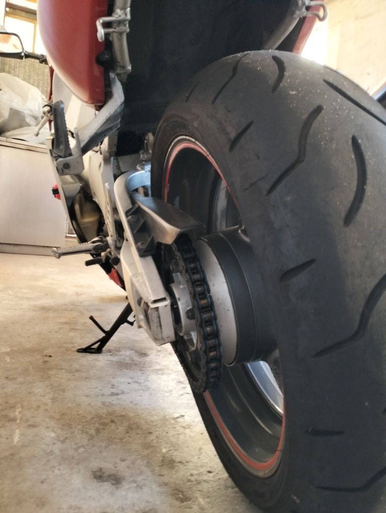 Suzuki GSXR 750.