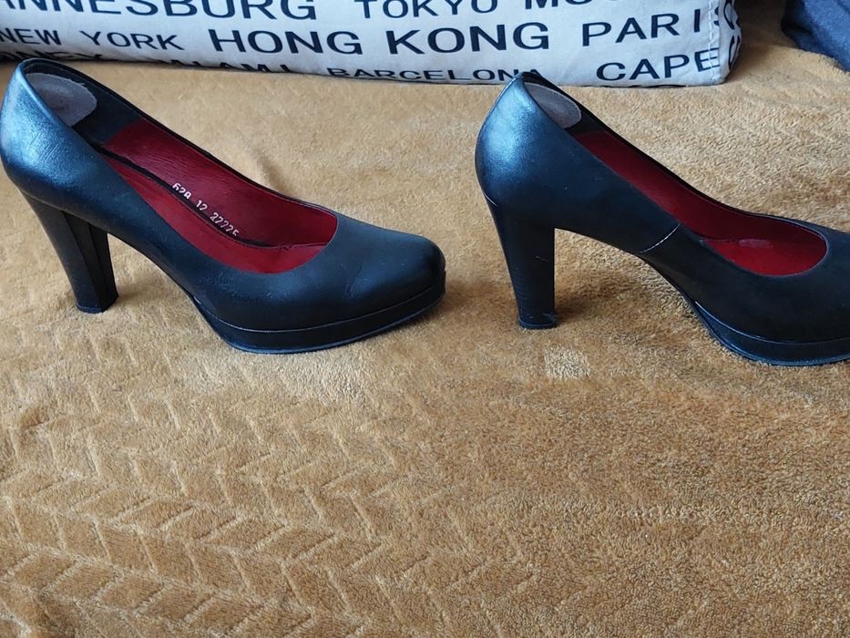 Czółenka skórzane Eska