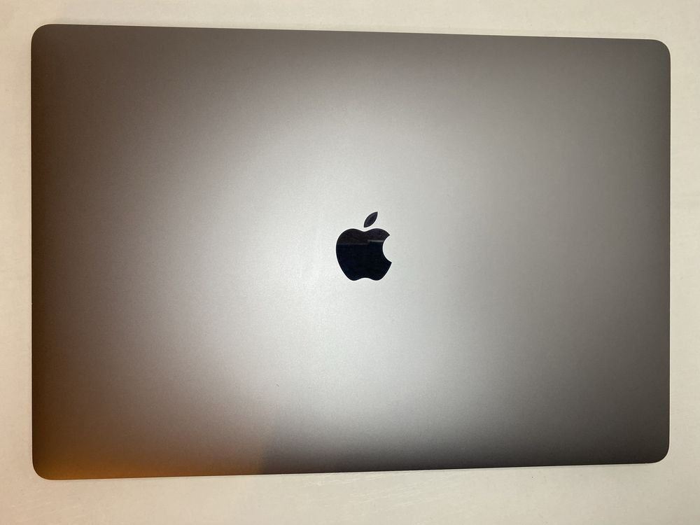 Macbook Pro 16 2019 a2141 i9 2.3 Ghz/16GB/1TB/Radeon Pro/40 циклов