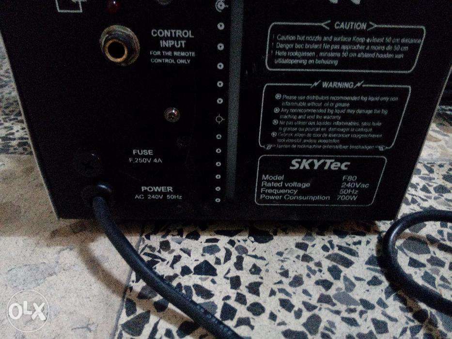 Maquina de fumo SKYtec 700w