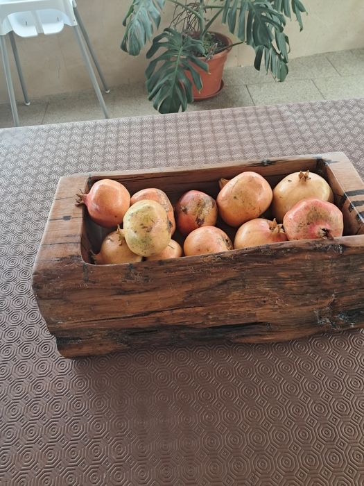 Mesa em Madeira macissa